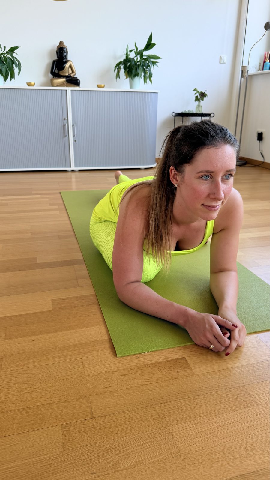 Saskia Peters auf der Matte, Pilates Entspannungsphase