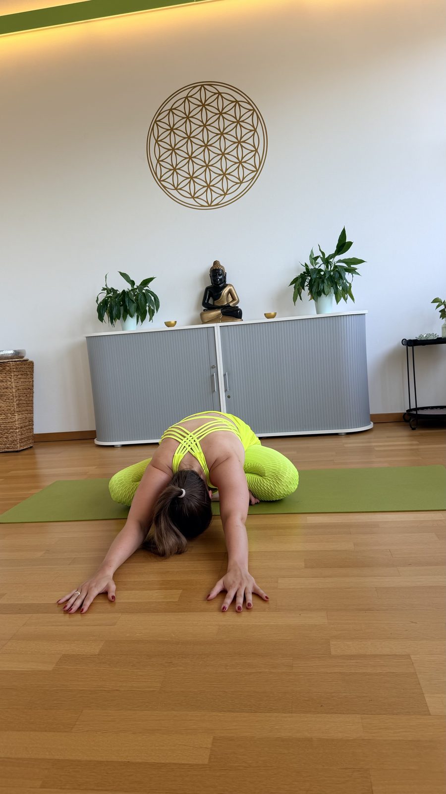 Saskia Peters in der Kindeshaltung, Pilates Beweglichkeit